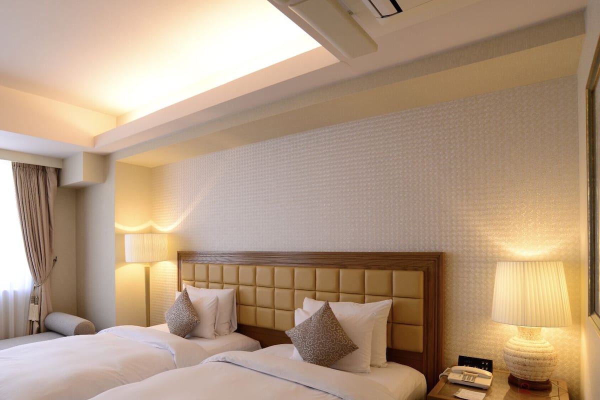 Twin Room | In-room safe, individually decorated, individually furnished, desk