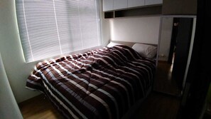 2 bedrooms, iron/ironing board, WiFi