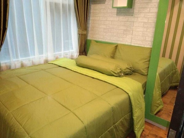 2 bedrooms, iron/ironing board, WiFi