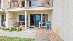 Terrace/patio - Latitude 3 - Spectacular oceanfront views!2BD/2BA. Sleeps 6 (Panama City Beach)