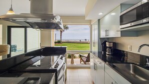 Private kitchen - Latitude 3 - Spectacular oceanfront views!2BD/2BA. Sleeps 6 (Panama City Beach)