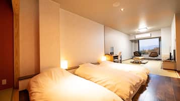 Desk, laptop workspace, soundproofing, free WiFi