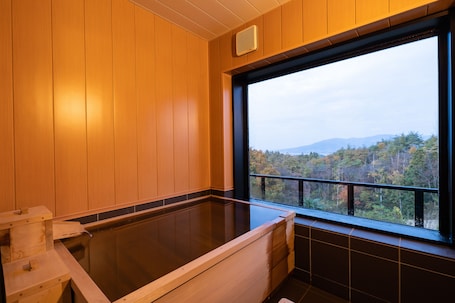 Private spa tub
