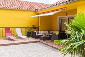 Terrace/patio - Holiday home mit Pool und Klimaanlage (Grižane)