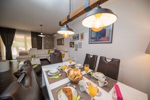 Dining - Holiday home mit Pool und Klimaanlage (Grižane)