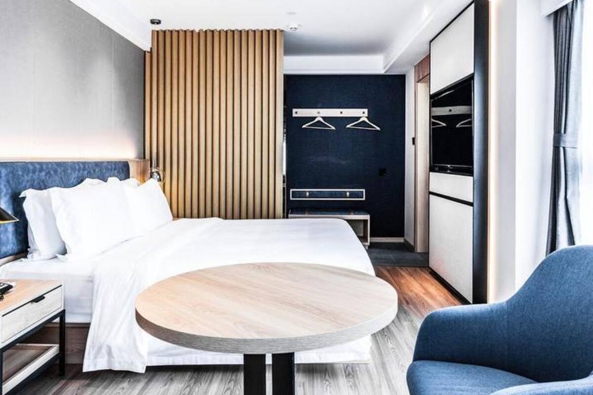 Elite Double Room (Mainland-Chinese Citizen Only) | Minibar, blackout curtains, soundproofing, free WiFi