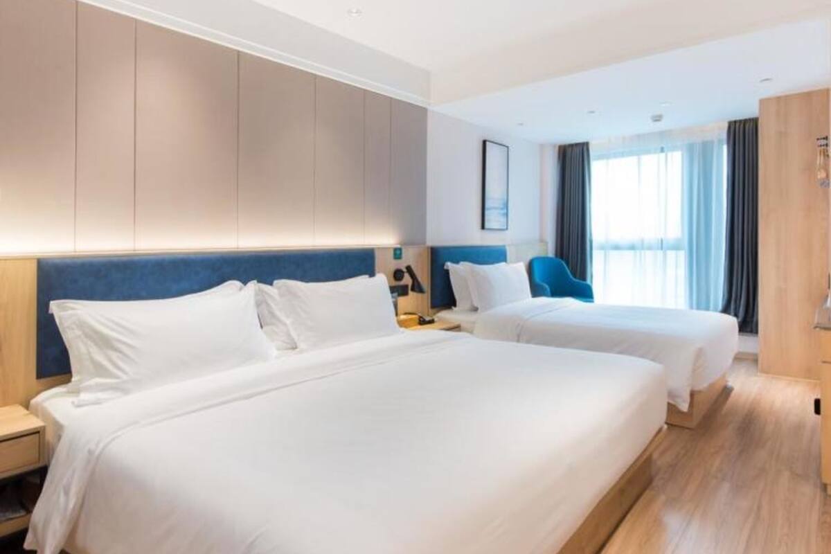 Familiekamer, niet-roken | Een minibar, verduisterende gordijnen, geluiddichte muren, gratis wifi