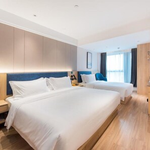 Family Room (Mainland-Chinese Citizen Only) | Minibar, blackout drapes, soundproofing, free WiFi - Vyluk Hotel North Railway Station (Chongqing)