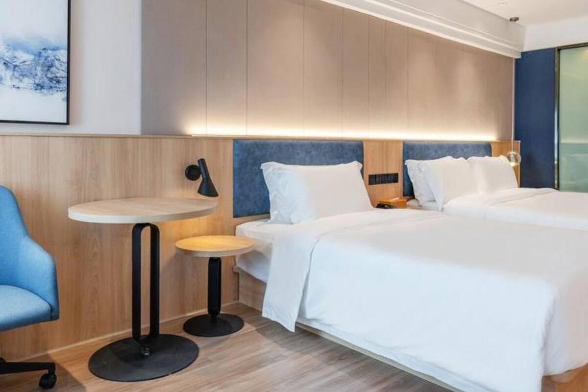 Signature Room  (Mainland-Chinese Citizen Only) | Minibar, blackout curtains, soundproofing, free WiFi