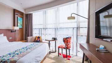 Deluxe Double Room, City View | Desk