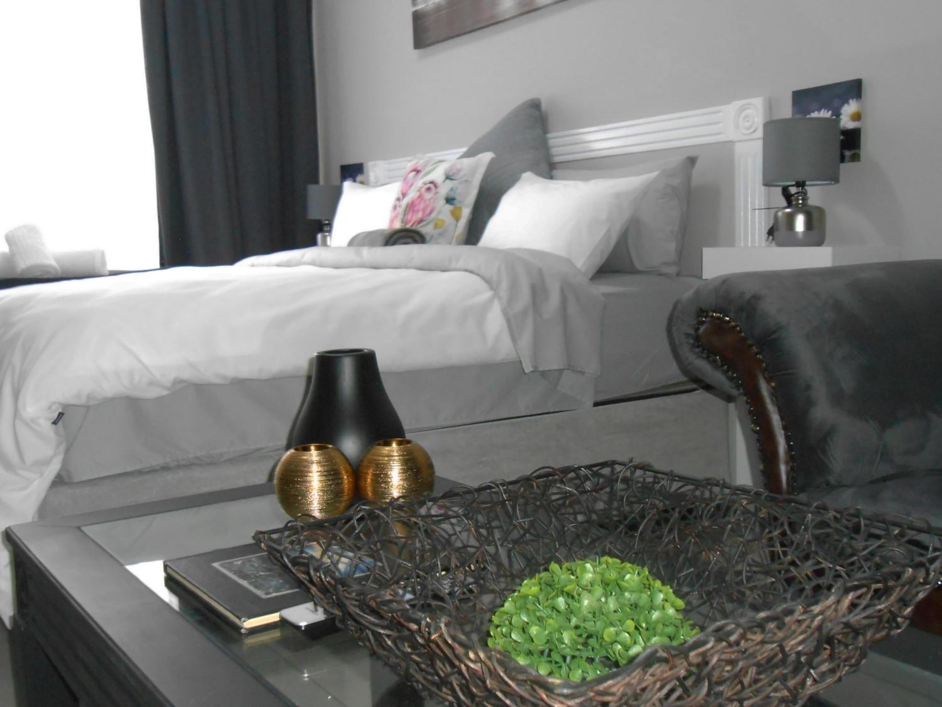 Egyptian cotton sheets, premium bedding, in-room safe, desk