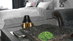 埃及棉床单、高档床上用品、客房内保险箱、办公桌