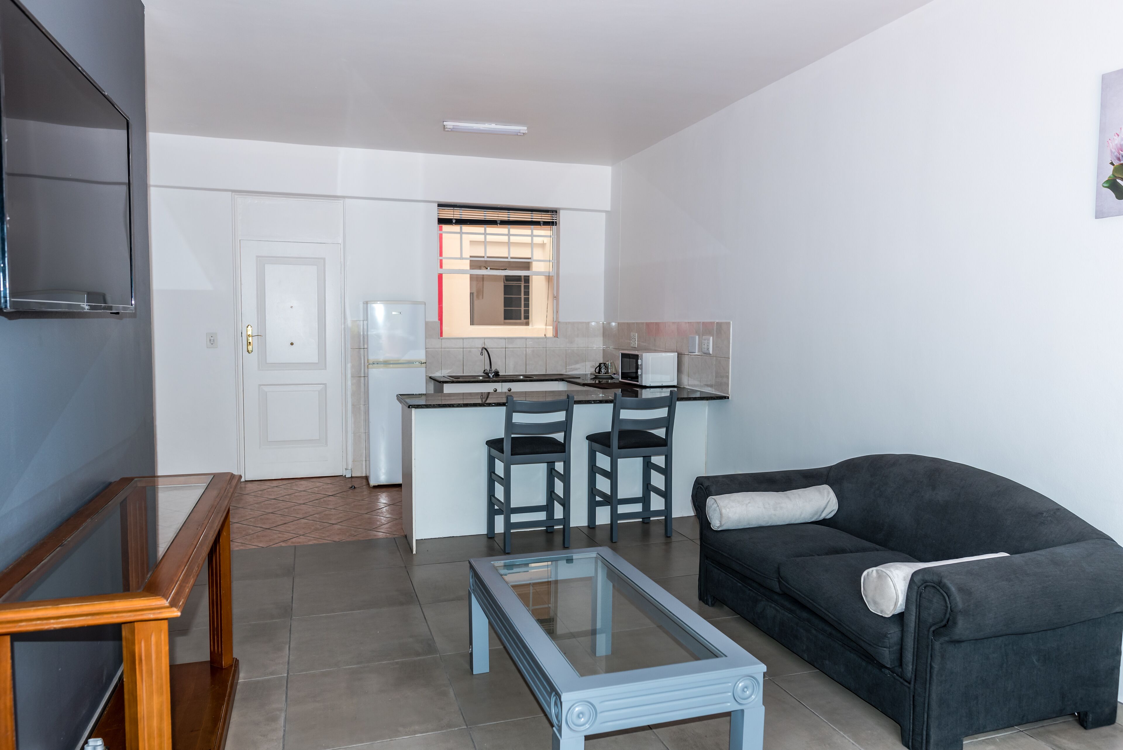 50-inch smart tv with satellite channels, tv, netflix