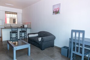 50-inch Smart TV with satellite channels, TV, Netflix - The Jack Rose (Johannesburg)