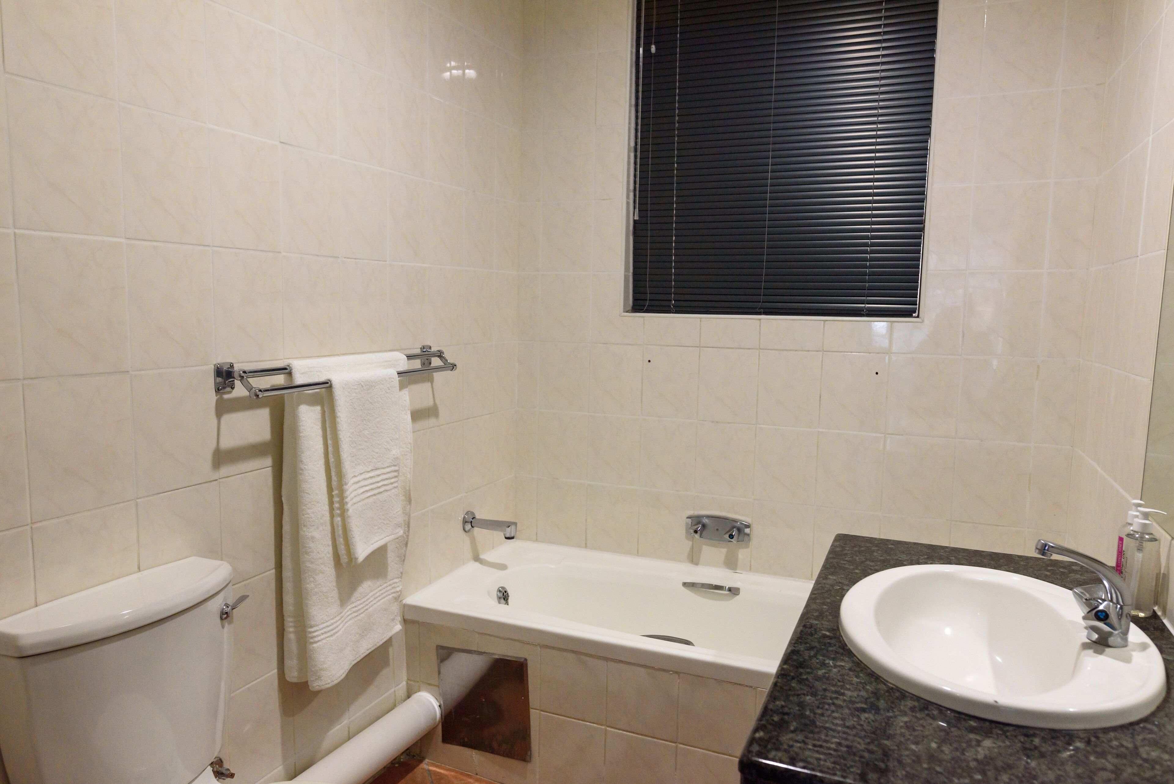 standard studio | bathroom | combined shower/bathtub, towels, shampoo, toilet paper