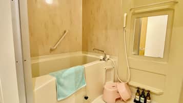 Kamar Twin Superior | Kamar mandi | Perlengkapan mandi gratis, pengering rambut, dan sandal