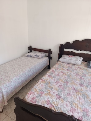 3 Schlafzimmer, Schreibtisch, Bügeleisen/Bügelbrett, WLAN