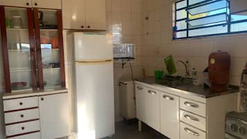 Fridge, oven, stovetop, toaster
