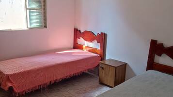 3 bedrooms, desk, iron/ironing board, WiFi
