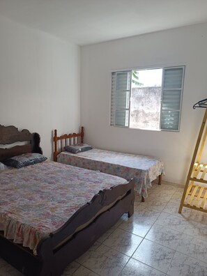 3 bedrooms, desk, iron/ironing board, WiFi