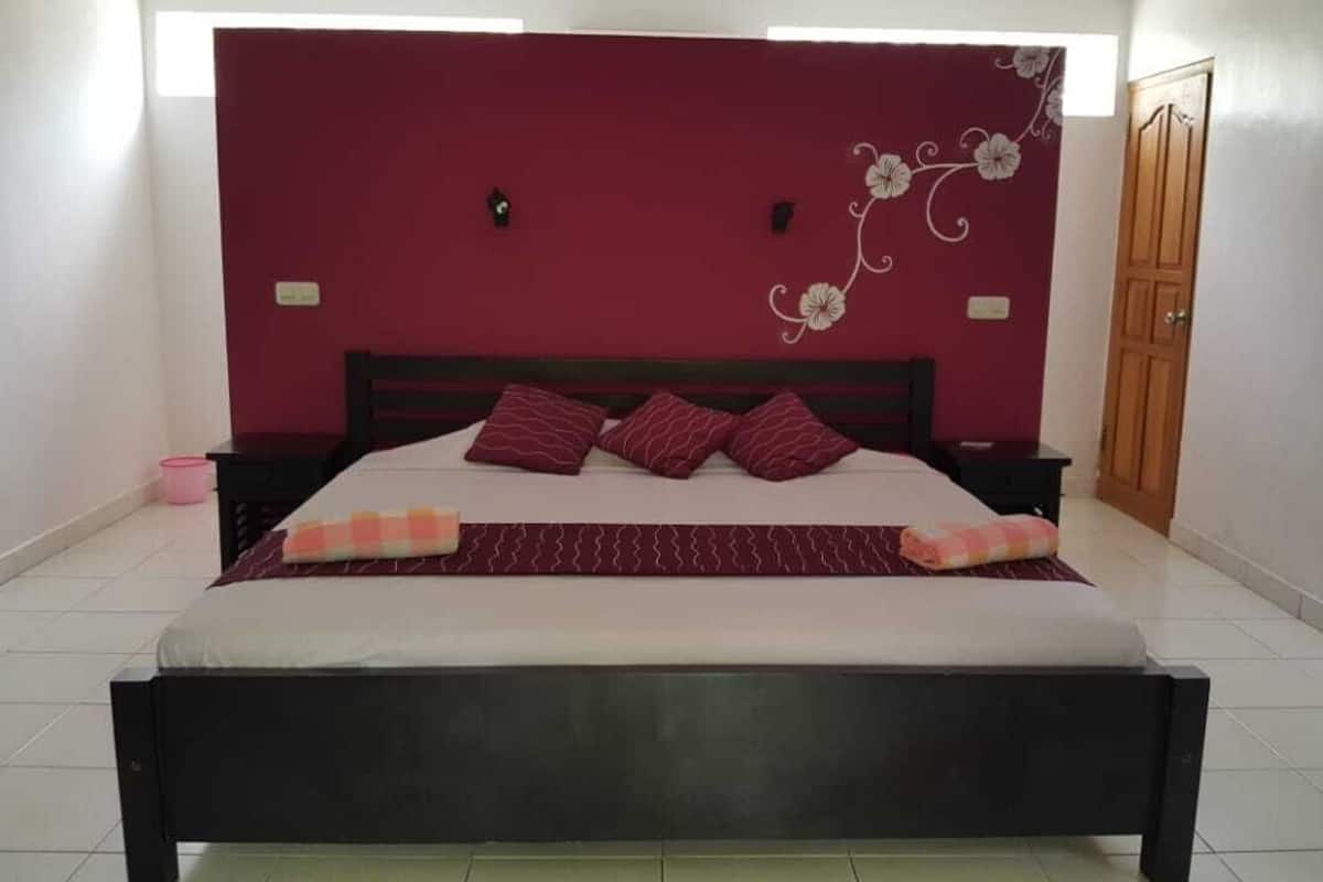 Deluxe Room, Garden Bungalow | Brankas, meja kerja, Wi-Fi gratis, dan seprai linen