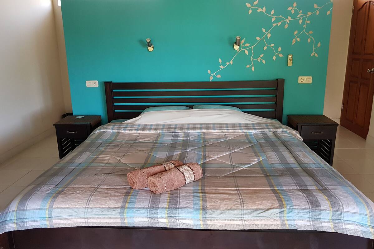 Standard Room, Blue Bungalow | Brankas, meja kerja, Wi-Fi gratis, dan seprai linen