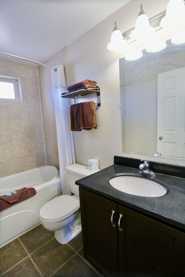 Towels, soap, shampoo, toilet paper - Blue Bell Inn (Fort Nelson)