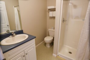 Towels, soap, shampoo, toilet paper - Blue Bell Inn (Fort Nelson)