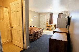 Escritorio, espacio para trabajar con un portátil, wifi gratis