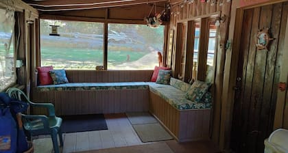 Cozy up-north cabin near lake