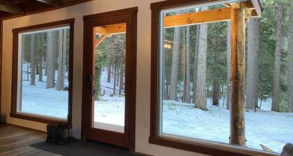 Secluded cabin on 21 a wooded acres!