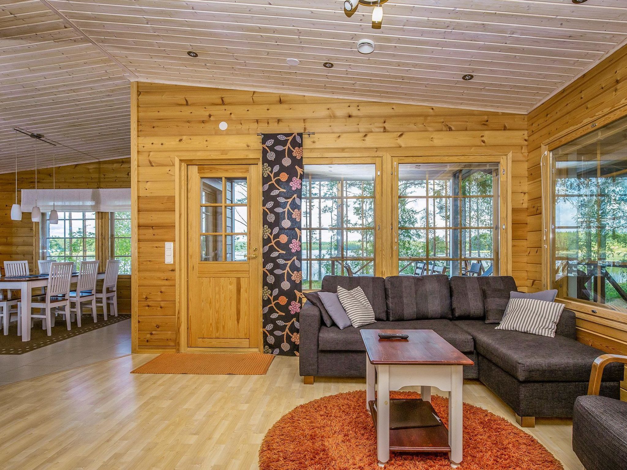 Een televisie en een dvd-speler