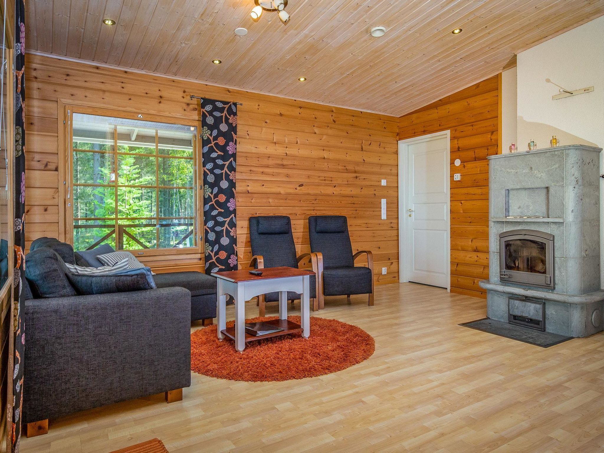 Een televisie en een dvd-speler