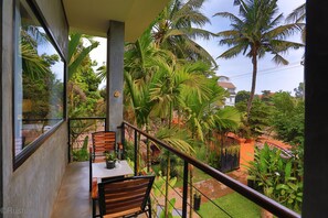 Outdoor dining - Private Deluxe Room - free pick up (Sangkat Sala Kamreuk)