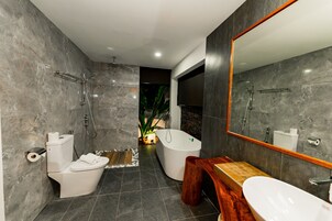 Elite Villa, 1 Bedroom, Private Pool, Pool View | Bathroom | Combined shower/tub, rainfall showerhead, free toiletries, hair dryer