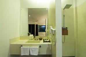 Bathroom - Deluxe Double Room - Free pick up (Sangkat Sala Kamreuk)