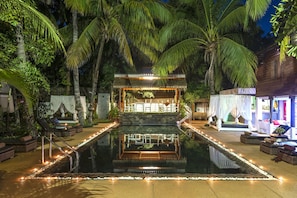 Outdoor pool - Private Deluxe Room - Free breakfast (Sangkat Sala Kamreuk)