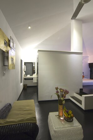 المنشأة من الداخل