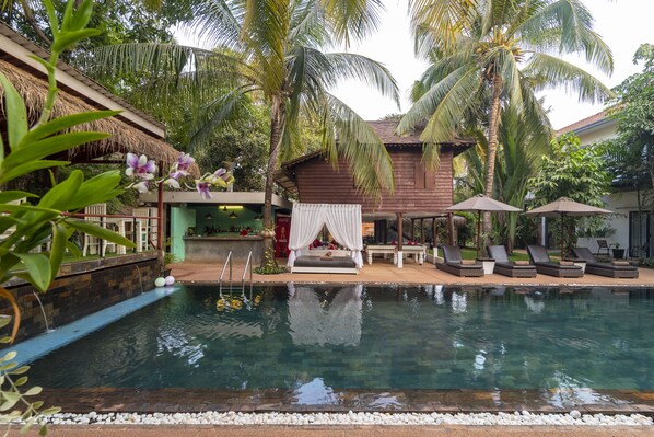 Outdoor pool - Family Room: 1Double & single - Free breakfast (Sangkat Sala Kamreuk)