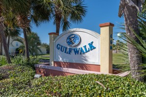 Property grounds - Beautiful Beach House with Pool Access Central Location 5 minute walk to Beach!  (Miramar Beach)