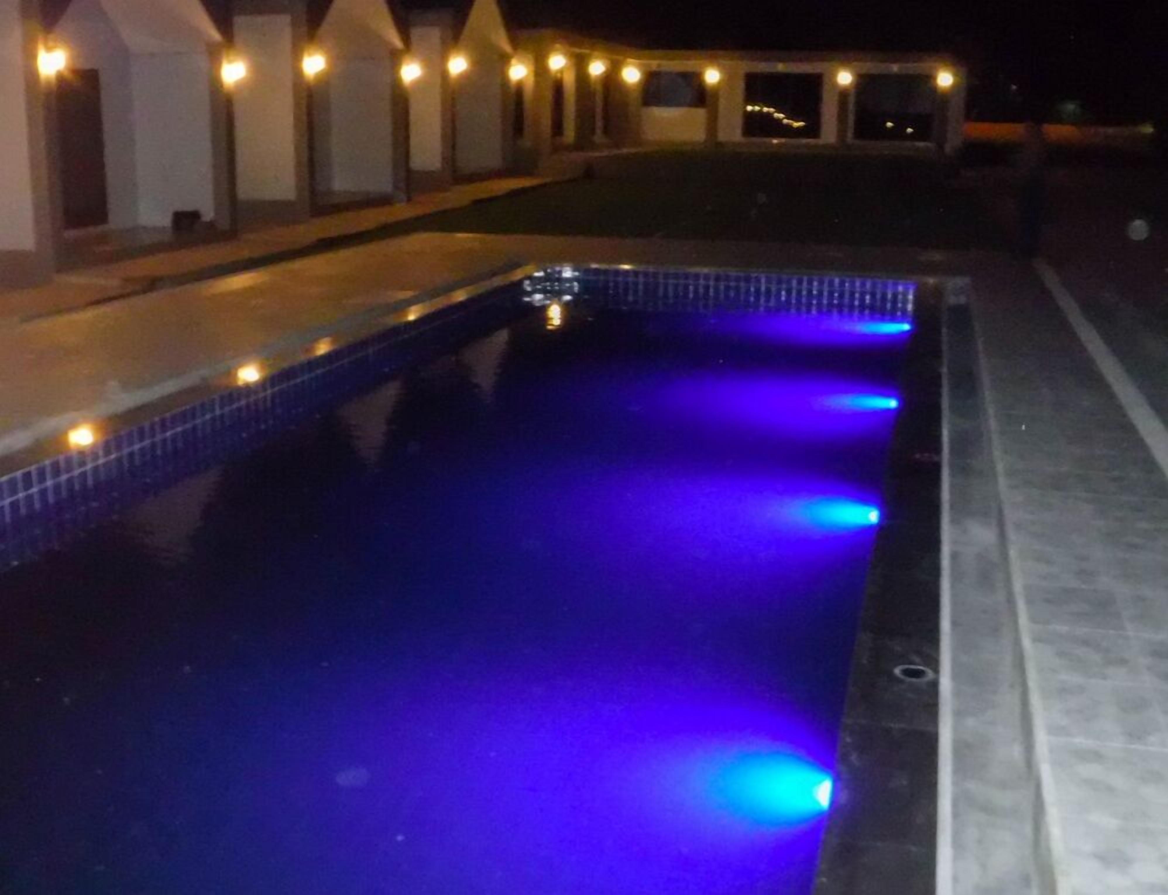 حمام سباحة