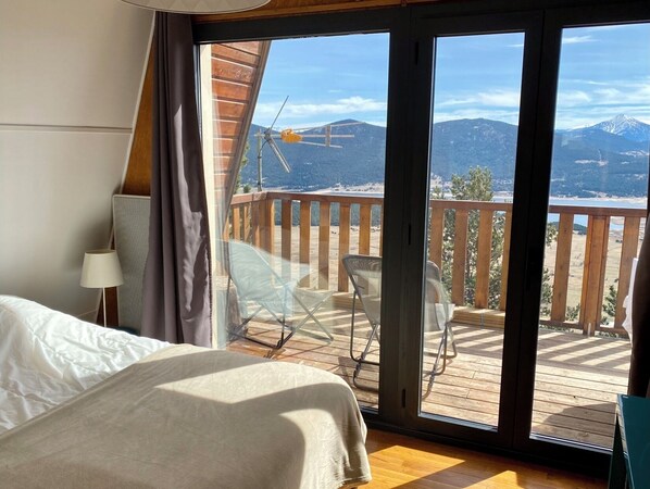 4 bedrooms, iron/ironing board, free WiFi