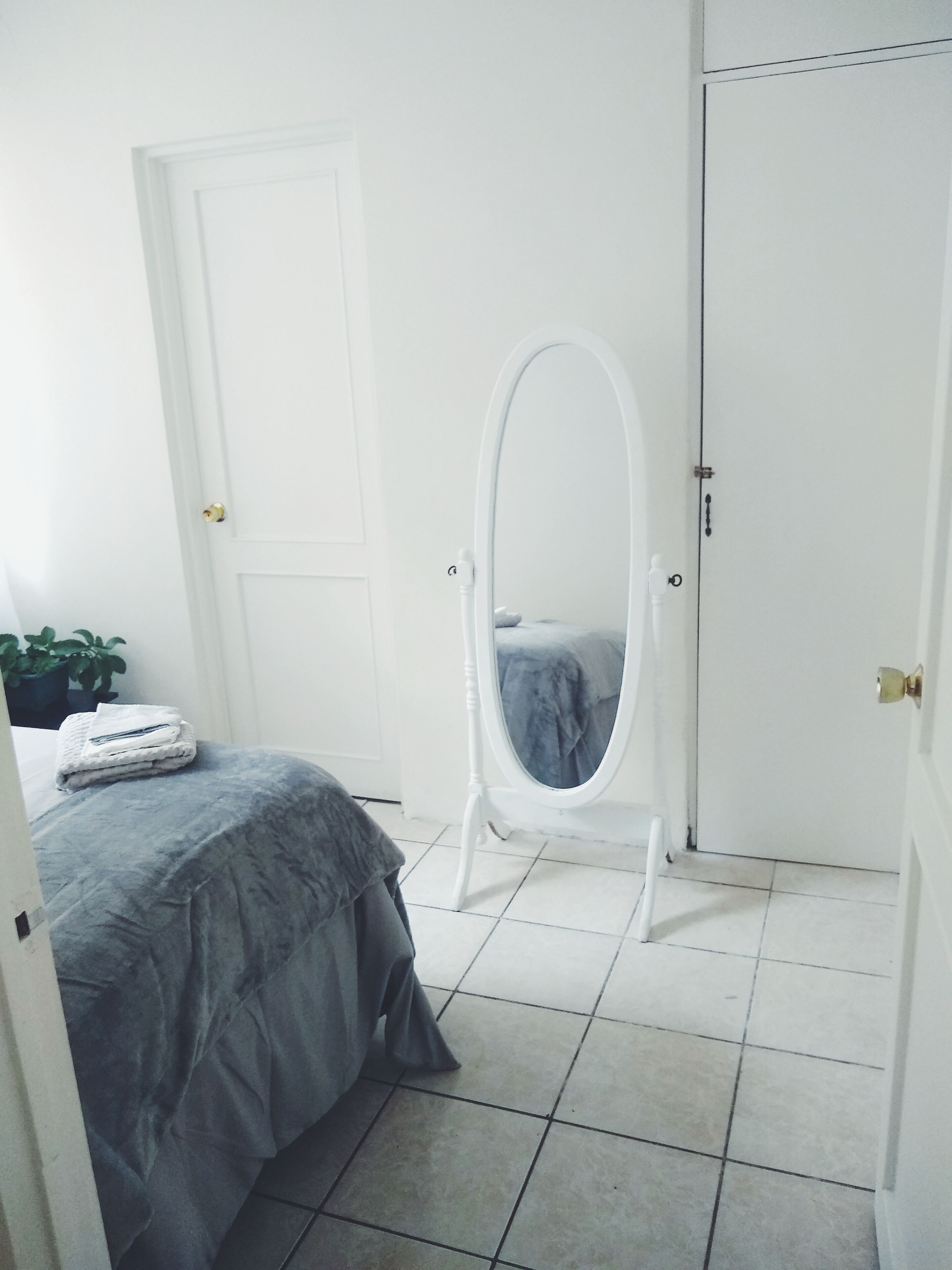 1 camera, Wi-Fi, lenzuola