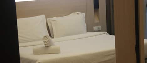 In-room safe, iron/ironing board