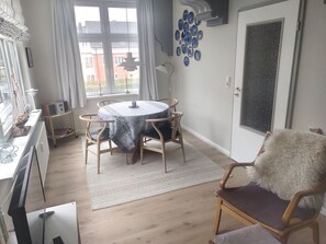 Unclassified image, 2 of 8, button