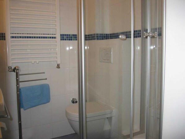 Unclassified image, 1 of 8, button