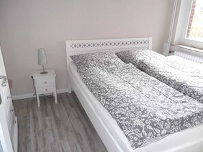 2 bedrooms, WiFi, bed sheets