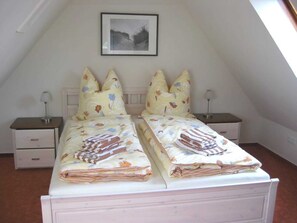 3 bedrooms, travel cot, WiFi, bed sheets