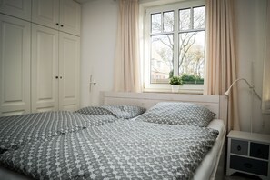 2 Schlafzimmer, Reisekinderbett, WLAN, Bettwäsche