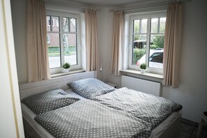 2 Schlafzimmer, Reisekinderbett, WLAN, Bettwäsche